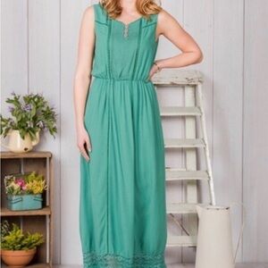 Matilda Jane Women’s Green Large Down In The Valley Sleeveless Lace Maxi Dress